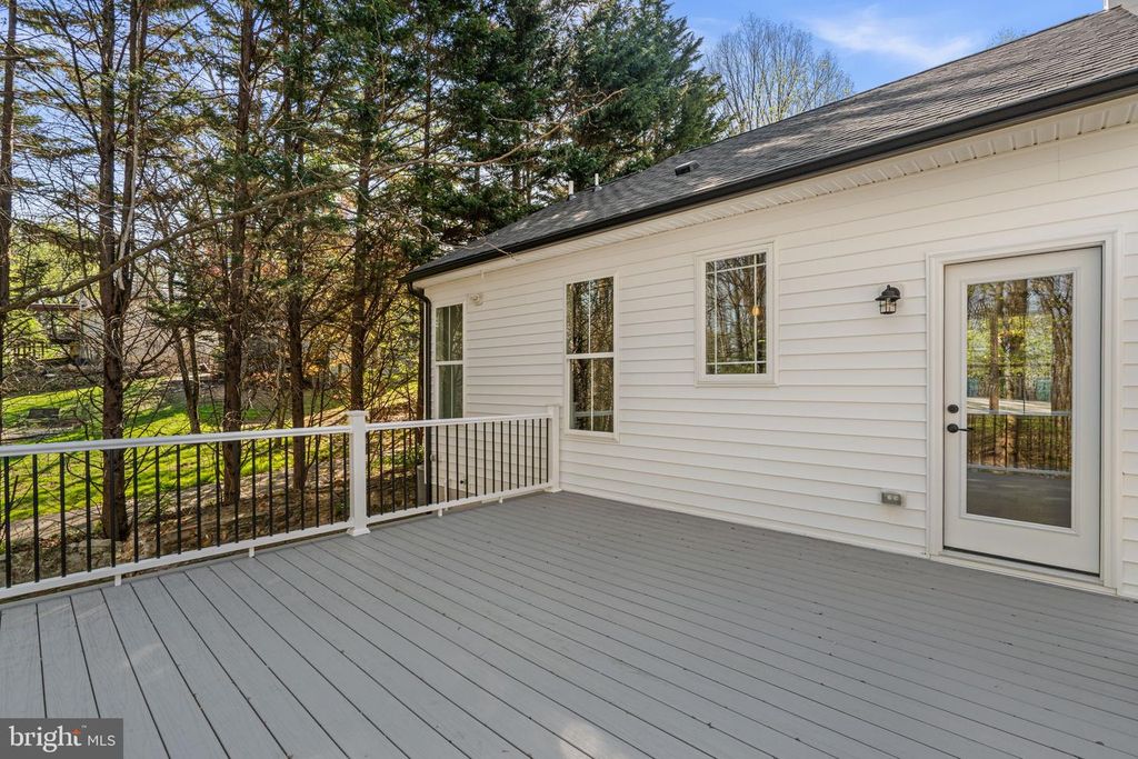 Image 24 of property listing at 7125 EDGEMONT RD, Frederick, MD 21702