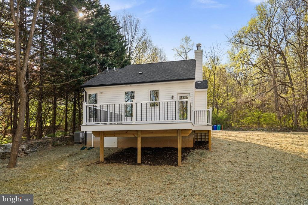 Image 25 of property listing at 7125 EDGEMONT RD, Frederick, MD 21702