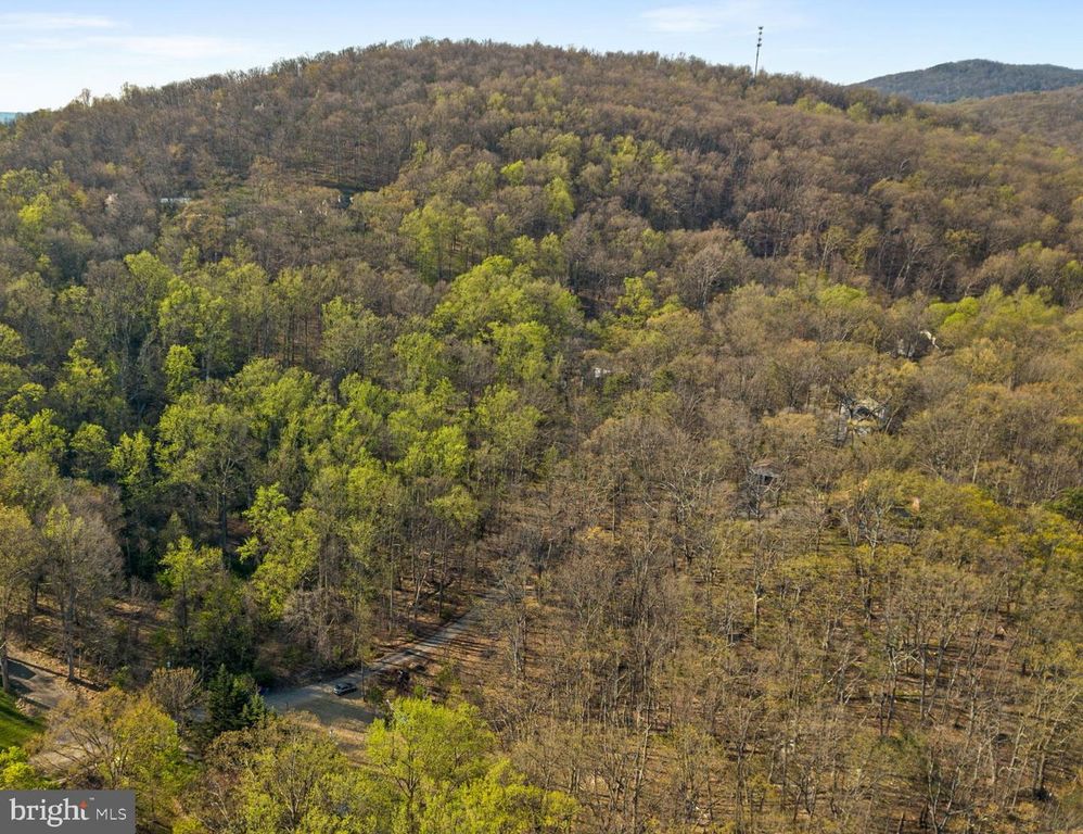 Image 27 of property listing at 7125 EDGEMONT RD, Frederick, MD 21702