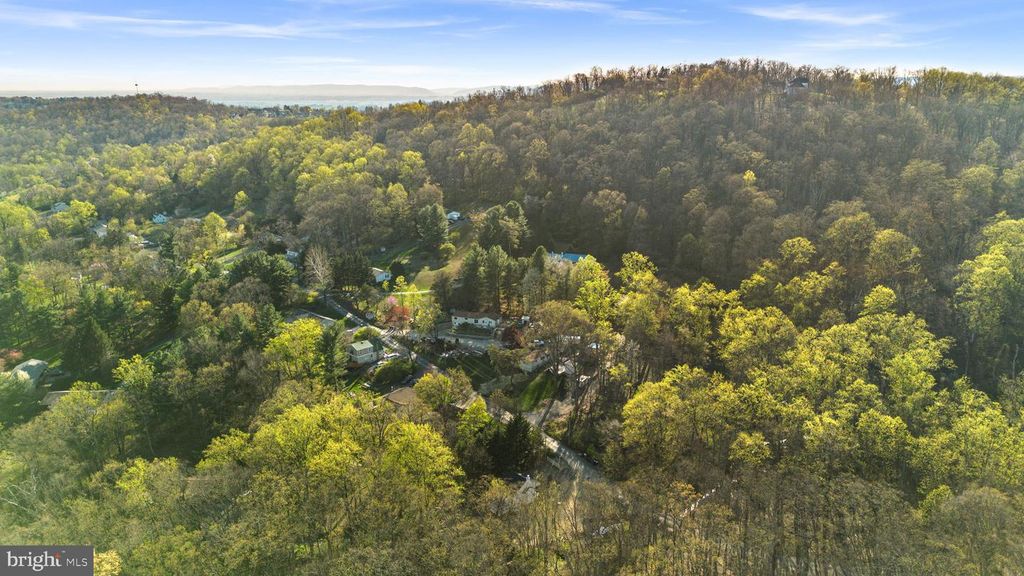 Image 28 of property listing at 7125 EDGEMONT RD, Frederick, MD 21702