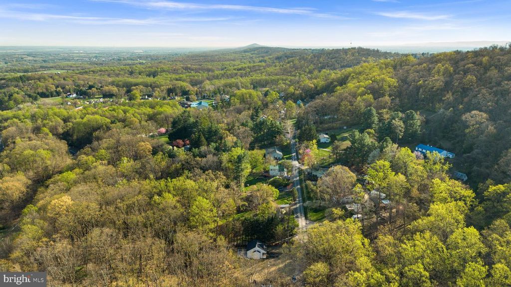 Image 29 of property listing at 7125 EDGEMONT RD, Frederick, MD 21702