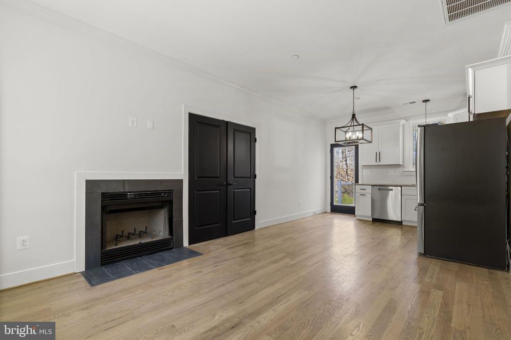 Image 4 of property listing at 7125 EDGEMONT RD, Frederick, MD 21702