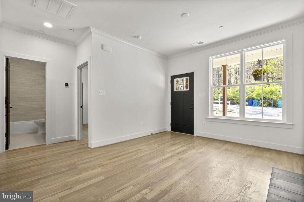 Image 6 of property listing at 7125 EDGEMONT RD, Frederick, MD 21702