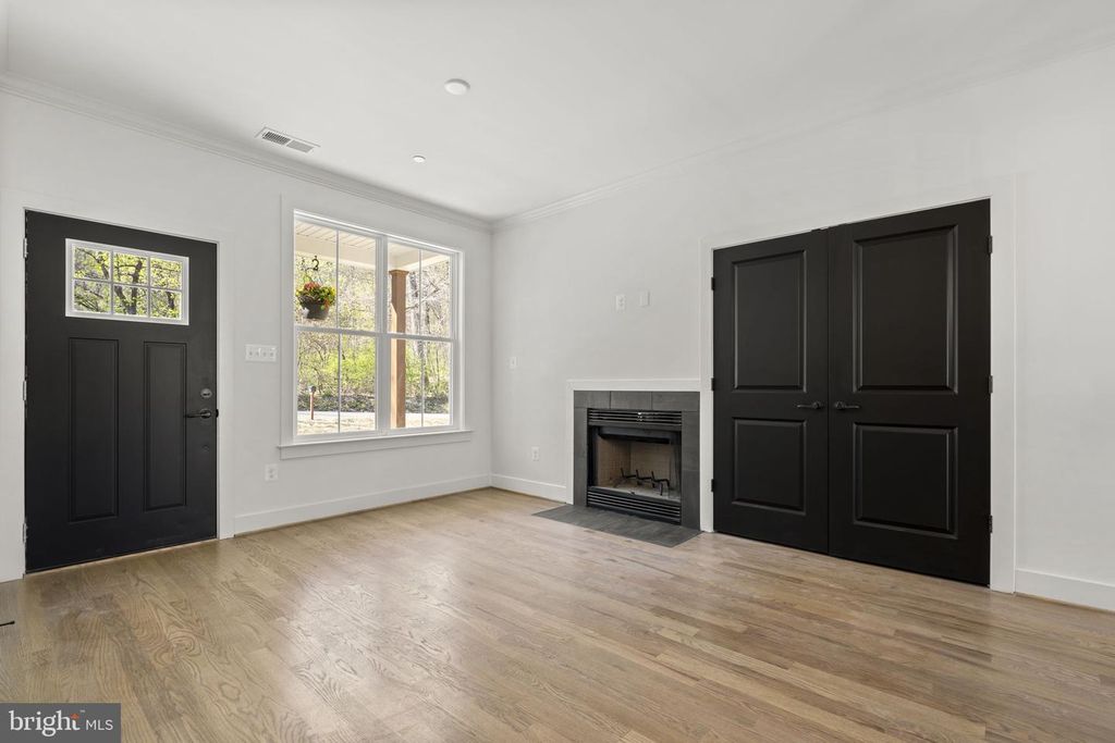 Image 7 of property listing at 7125 EDGEMONT RD, Frederick, MD 21702