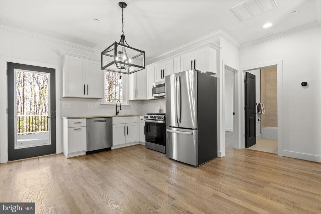 Image 8 of property listing at 7125 EDGEMONT RD, Frederick, MD 21702