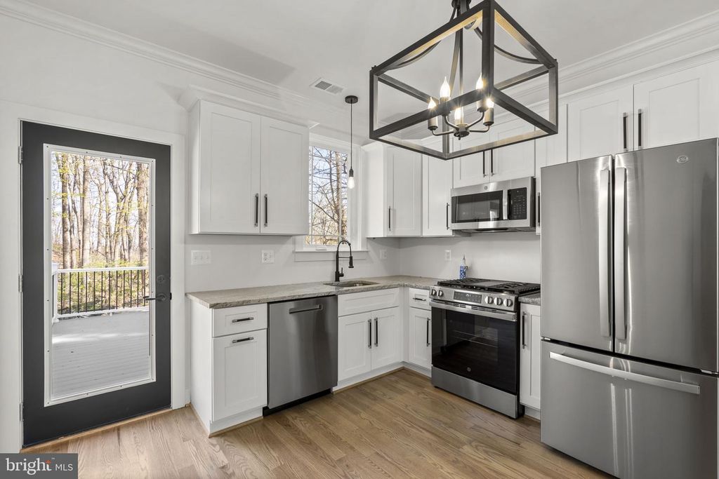 Image 9 of property listing at 7125 EDGEMONT RD, Frederick, MD 21702