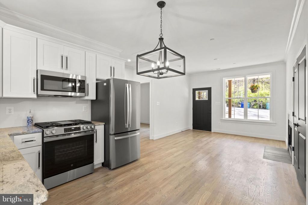 Image 10 of property listing at 7125 EDGEMONT RD, Frederick, MD 21702