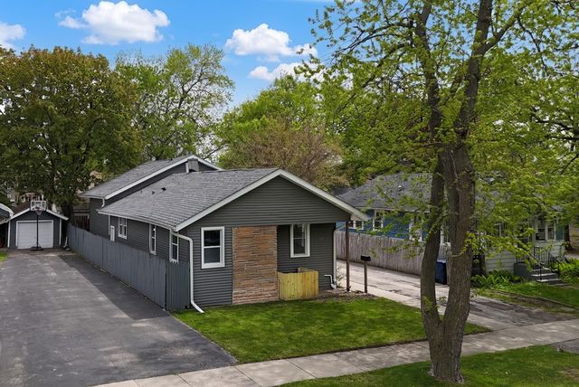 127 N Victory Street, Waukegan, IL 60085