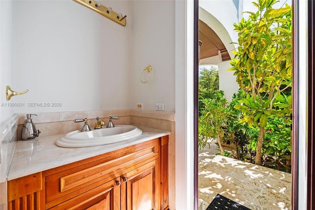 7701 Old Cutler Rd, Coral Gables, FL 33143
