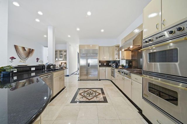 1907 Ray Shell Court, Seabrook, TX 77586