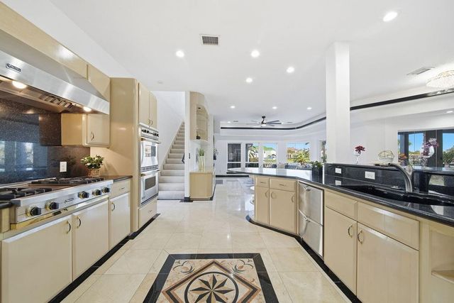 1907 Ray Shell Court, Seabrook, TX 77586