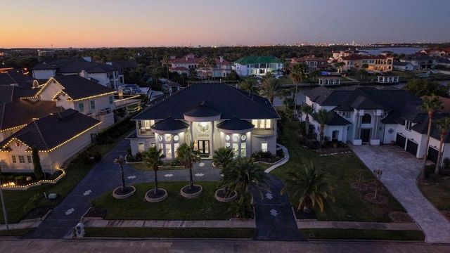 1907 Ray Shell Court, Seabrook, TX 77586