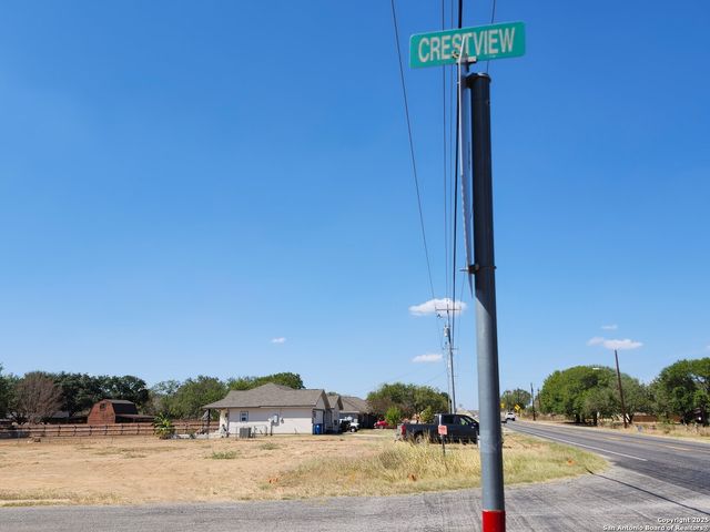 451 4th Street, Floresville, TX 78114