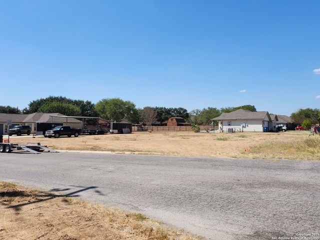 451 4th Street, Floresville, TX 78114