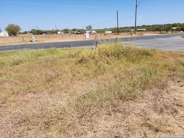 451 4th Street, Floresville, TX 78114