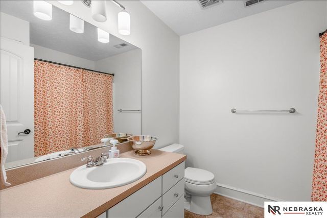 7807 Katrina Lane, Lincoln, NE 68512