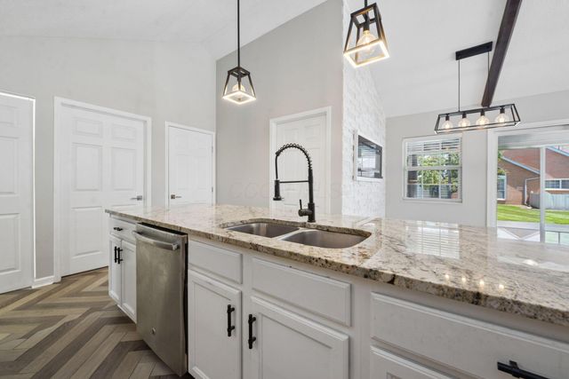 4969 Meadow Run Drive, Hilliard, OH 43026