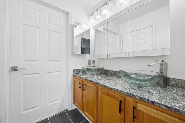 4969 Meadow Run Drive, Hilliard, OH 43026