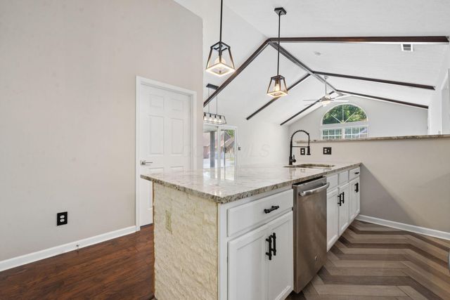 4969 Meadow Run Drive, Hilliard, OH 43026