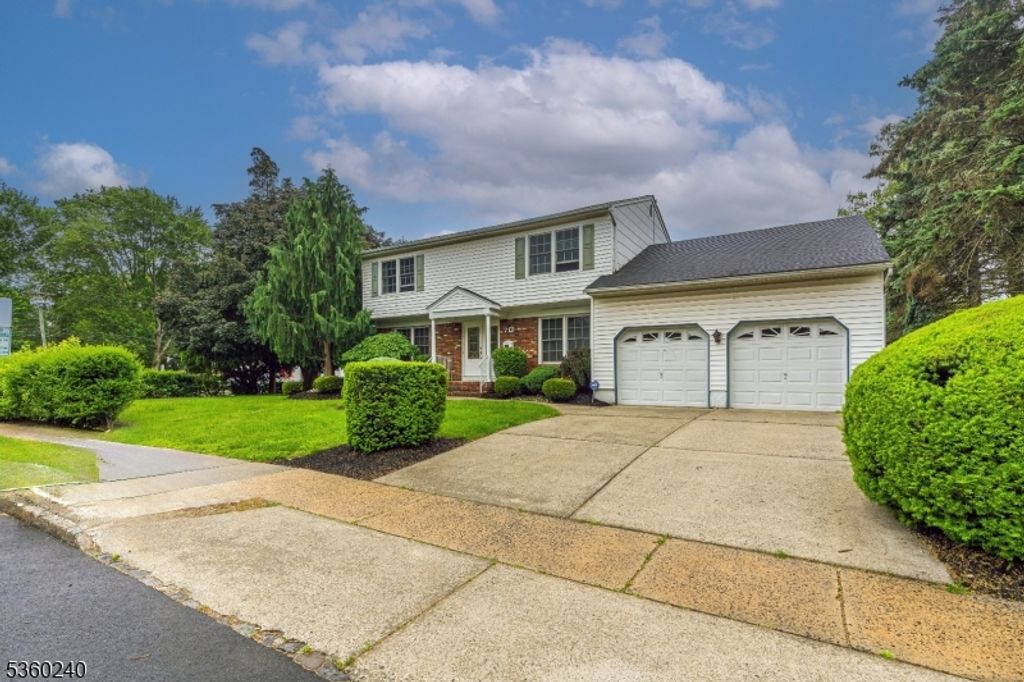 712 Kaminski Dr, Rahway City, NJ 07065