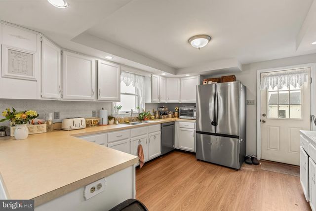 94 TULIP CT, Falling Waters, WV 25419