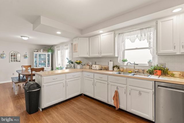 94 TULIP CT, Falling Waters, WV 25419