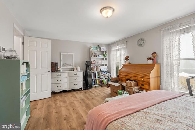 94 TULIP CT, Falling Waters, WV 25419