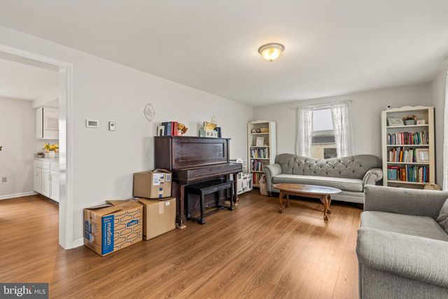 94 TULIP CT, Falling Waters, WV 25419