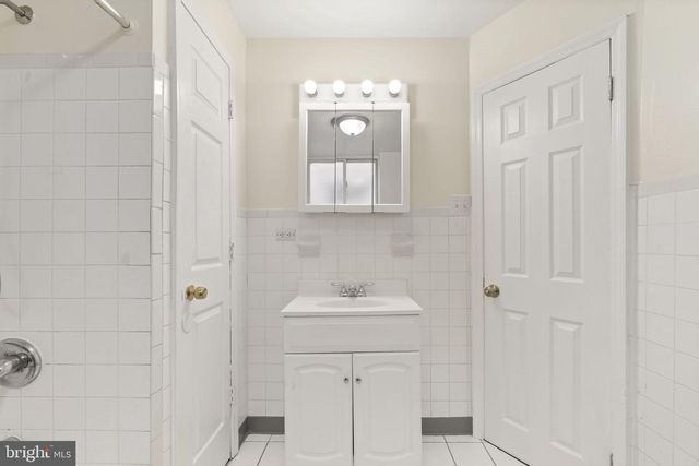 2246 S HICKS ST, Philadelphia, PA 19145