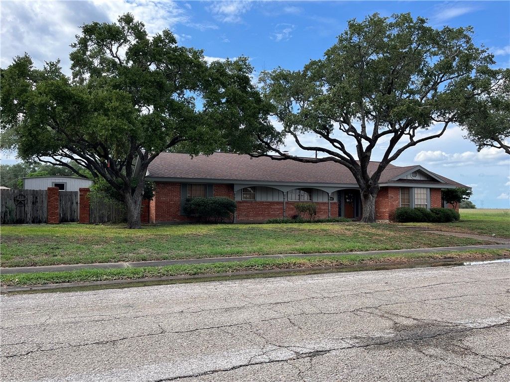 749 San Patricio Ave, Taft, TX 78390