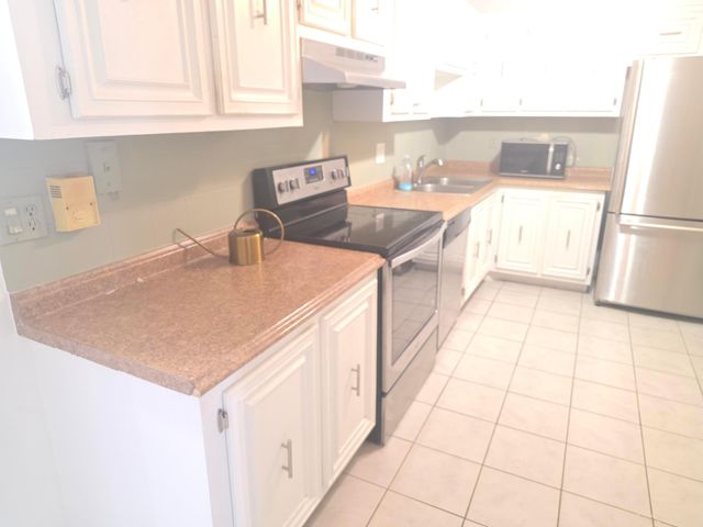 959 SE 2ND Avenue 226, Deerfield Beach, FL 33441