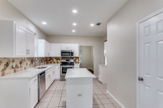 3740 Cove Meadow Lane, Fort Worth, TX 76123