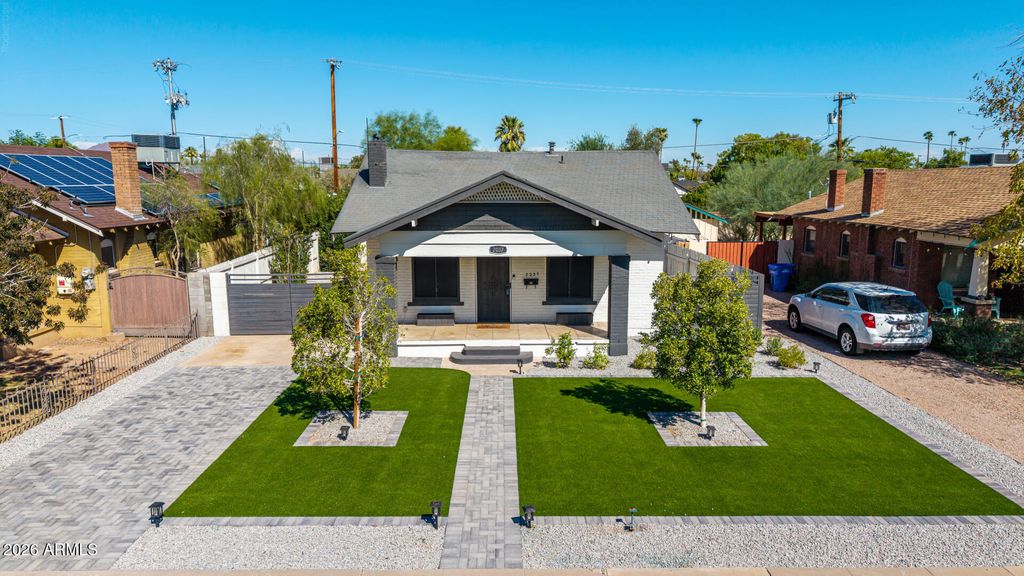 2037 N MITCHELL Street, Phoenix, AZ 85006