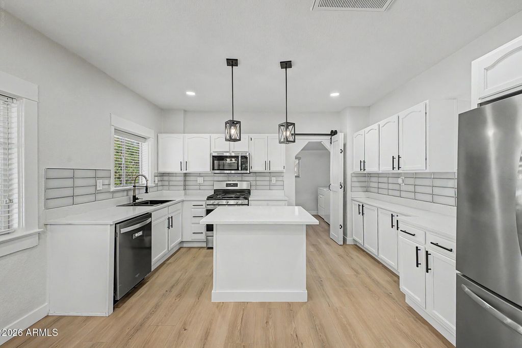 2037 N MITCHELL Street, Phoenix, AZ 85006 — photo 2