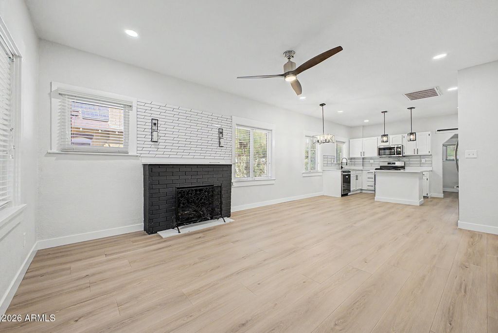 2037 N MITCHELL Street, Phoenix, AZ 85006 — photo 4