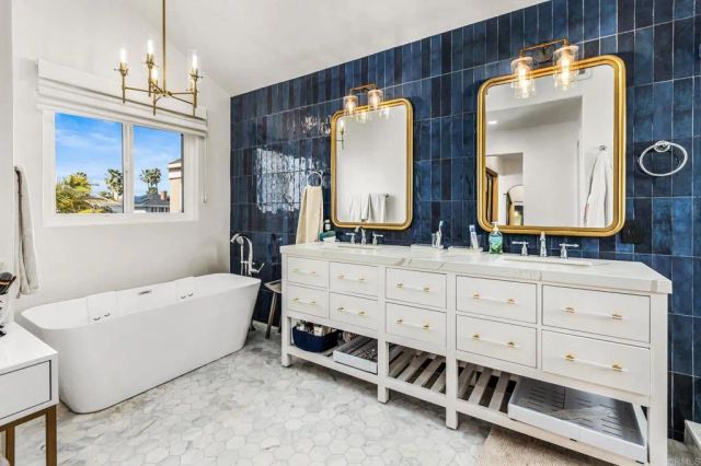 40 Spinnaker Way, Coronado, CA 92118