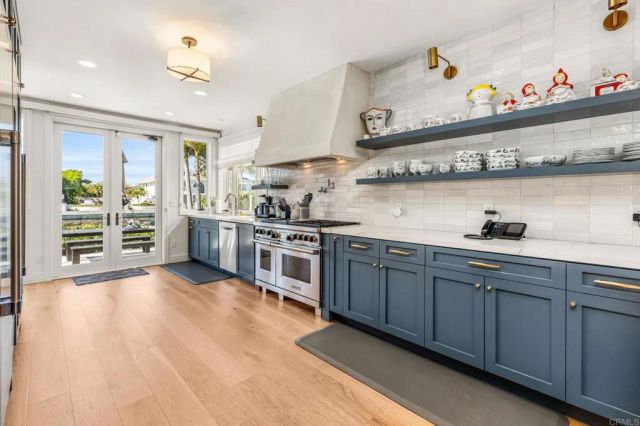 40 Spinnaker Way, Coronado, CA 92118