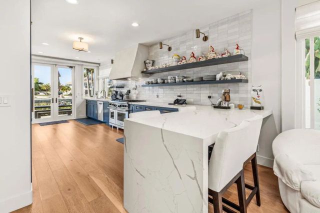 40 Spinnaker Way, Coronado, CA 92118