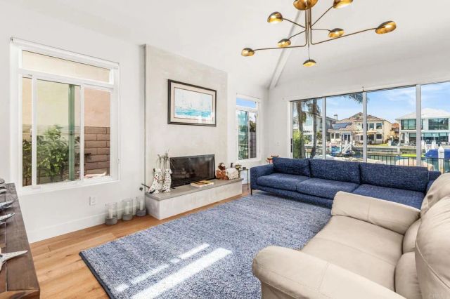 40 Spinnaker Way, Coronado, CA 92118