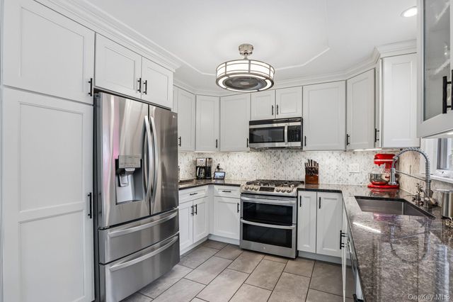 512 Westlake Drive, Valhalla, NY 10595