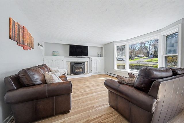 1 Phyllis Rd, Foxboro, MA 02035