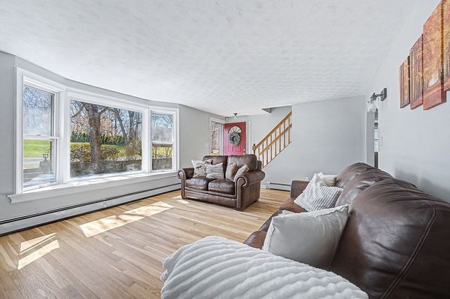 1 Phyllis Rd, Foxboro, MA 02035