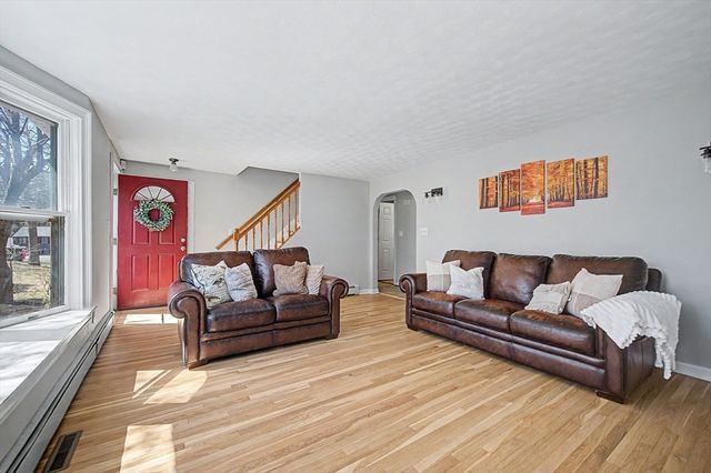 1 Phyllis Rd, Foxboro, MA 02035