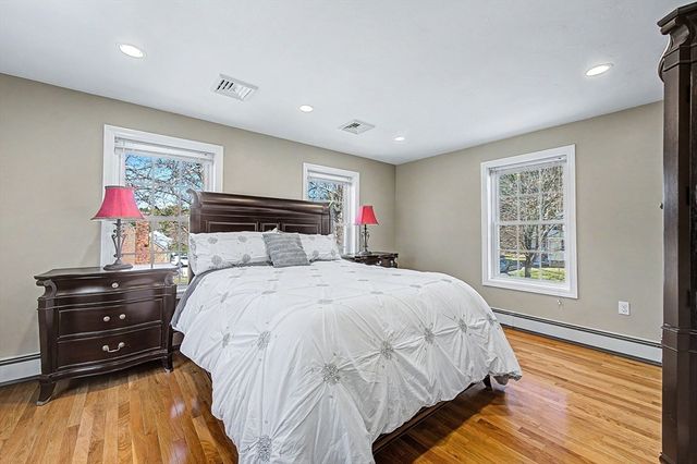 1 Phyllis Rd, Foxboro, MA 02035