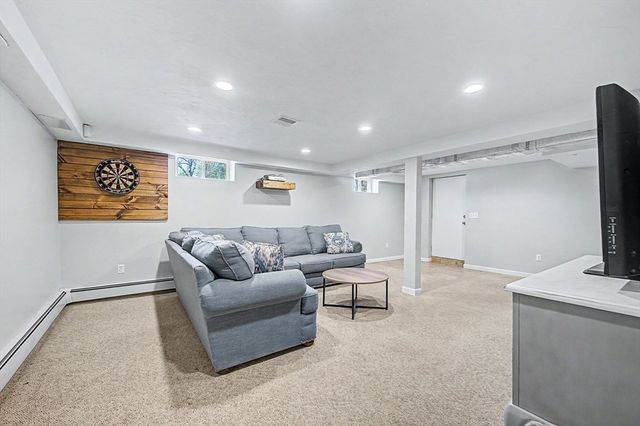 1 Phyllis Rd, Foxboro, MA 02035