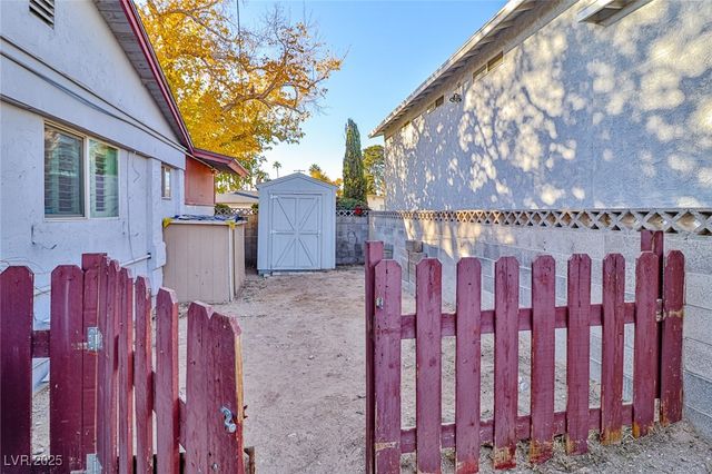 1512 Inverness Avenue, Las Vegas, NV 89102