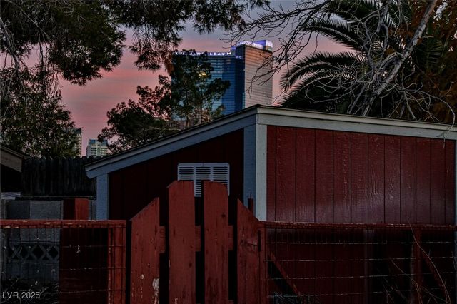 1512 Inverness Avenue, Las Vegas, NV 89102