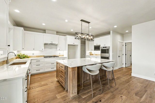 5615 Autumn Park Drive, Medford, OR 97504