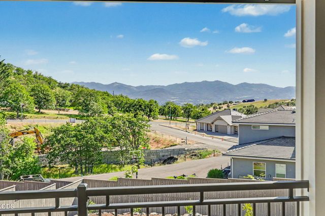 5615 Autumn Park Drive, Medford, OR 97504