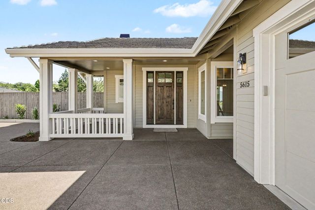 5615 Autumn Park Drive, Medford, OR 97504